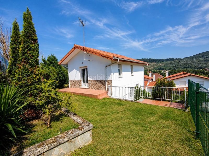 Foto 06ee6dce-89b6-4265-89a1-83074e9a5934. Chalet  independiente con 306m2 de jardin. en Argoños