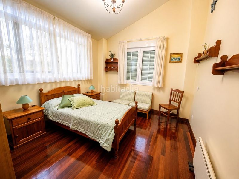 Foto 14bb9ef0-f2ad-449f-85da-848c040d86bd. Chalet  independiente con 306m2 de jardin. en Argoños