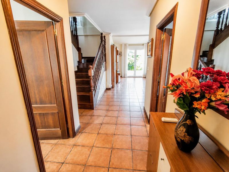Foto 6f770dd7-c816-4ffa-abad-1498f150f385. Chalet  independiente con 306m2 de jardin. en Argoños