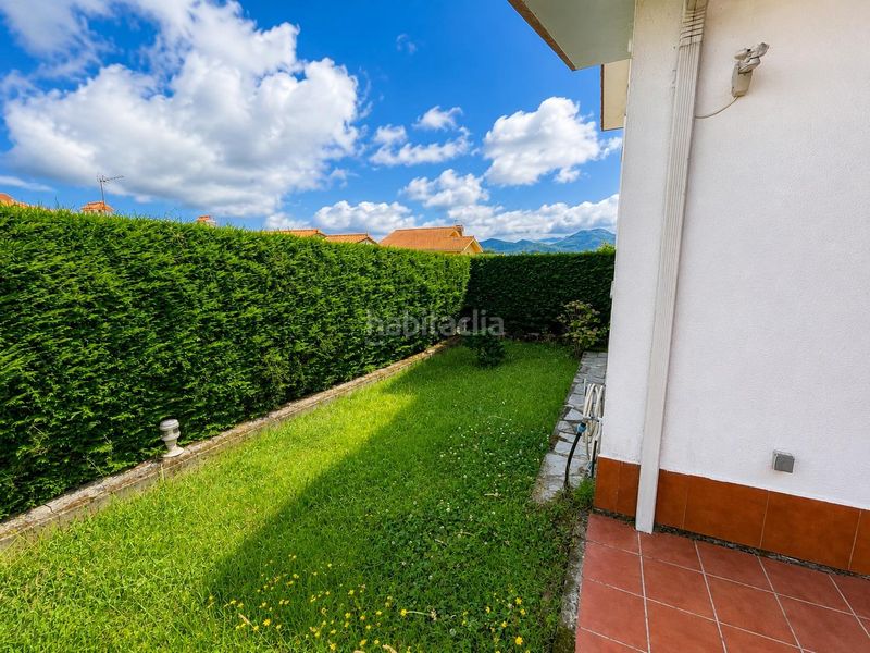 Foto 73a1c69f-1db4-4b23-994d-8c015ddae77a. Chalet  independiente con 306m2 de jardin. en Argoños