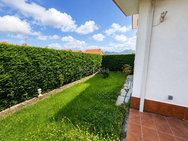 Foto 812c9c66-407b-45d5-9fca-a8b324d925d9. Chalet  independiente con 306m2 de jardin. en Argoños