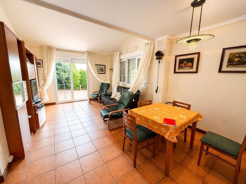 Foto 8bea03ba-1a7e-4255-9e7a-f60e97a49167. Chalet  independiente con 306m2 de jardin. en Argoños
