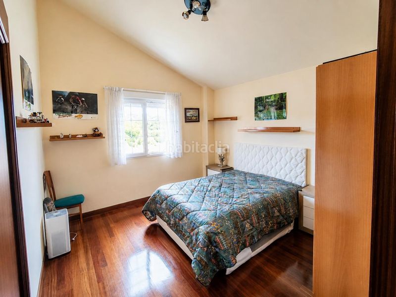Foto a1f3ddda-0b9e-4415-bd65-fbd64810b90a. Chalet  independiente con 306m2 de jardin. en Argoños