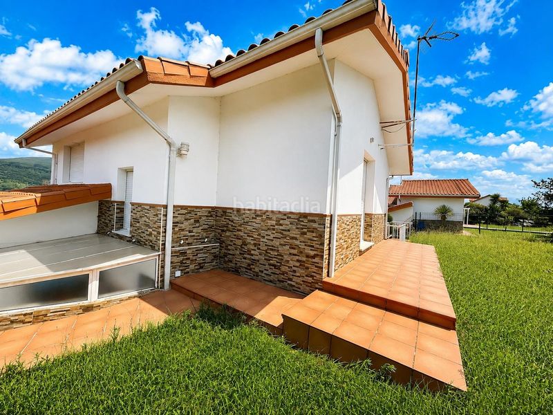 Foto b0879ef1-a08b-483b-bc5a-b20524bd47cb. Chalet  independiente con 306m2 de jardin. en Argoños