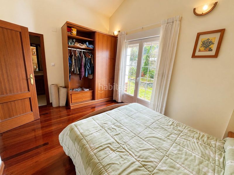 Foto b70e9842-6d6a-4ca1-b0af-102ab20e67ea. Chalet  independiente con 306m2 de jardin. en Argoños