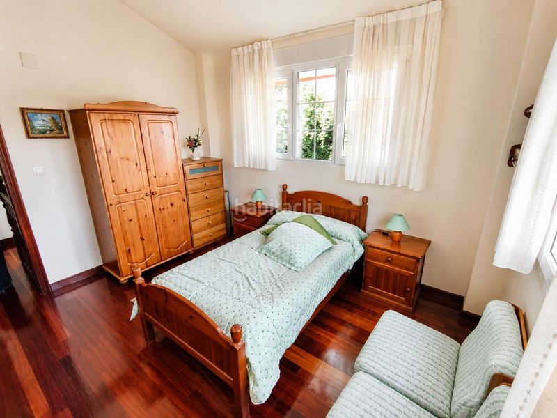 Foto c7266767-15b0-48d6-a1ac-13d78b6f9c13. Chalet  independiente con 306m2 de jardin. en Argoños