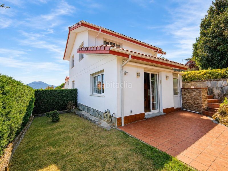 Foto f833b1b4-4b95-4a91-9e8a-4b0489961cc1. Chalet  independiente con 306m2 de jardin. en Argoños