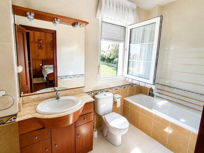 Foto f93805c6-243a-46f9-8edd-307bbc26555c. Chalet  independiente con 306m2 de jardin. en Argoños