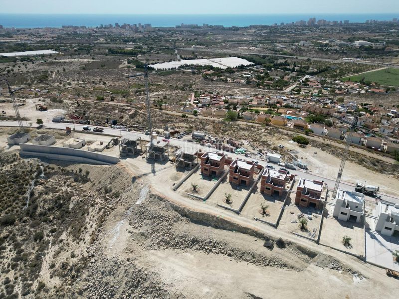 Foto 61954b1c-d835-41d1-bec9-5643fda8a864. Xalet amb aparcament piscina a Bonalba-Cotoveta Mutxamel