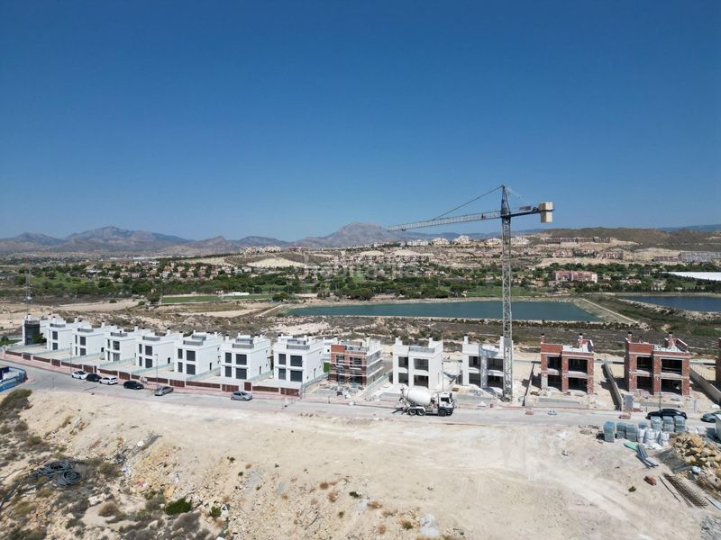 Foto 9596f444-bdfc-49ef-9e57-f36314a0572b. Xalet amb aparcament piscina a Bonalba-Cotoveta Mutxamel