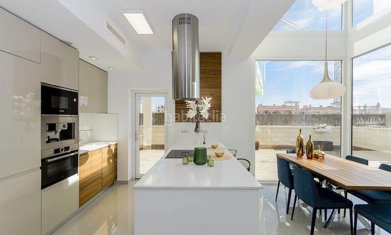 Foto 3911edf6-1861-4910-b574-ce30ae37d104. Xalet amb aparcament piscina a Rojales