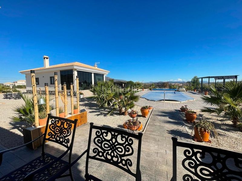 Foto 2bdced8e-5896-49e2-890c-a057f8b5aea1. Xalet amb piscina a Pinoso