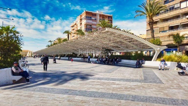Foto 4d8658bd-1f29-4e70-8d33-0acf5a8d7aa1. Xalet amb aparcament piscina a Miramar - Torre del Moro Torrevieja