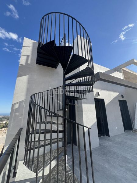 Foto 89f9660a-c125-4ba8-a7e9-d7ddcafe75bf. Casa aparellada amb aparcament piscina a balcón de ponoig - Polop paradis - Polop hills Polop