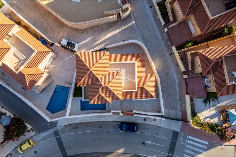 Foto d3345f32-19fa-46c1-81e4-39fba73816dd. Xalet amb aparcament piscina a Rojales