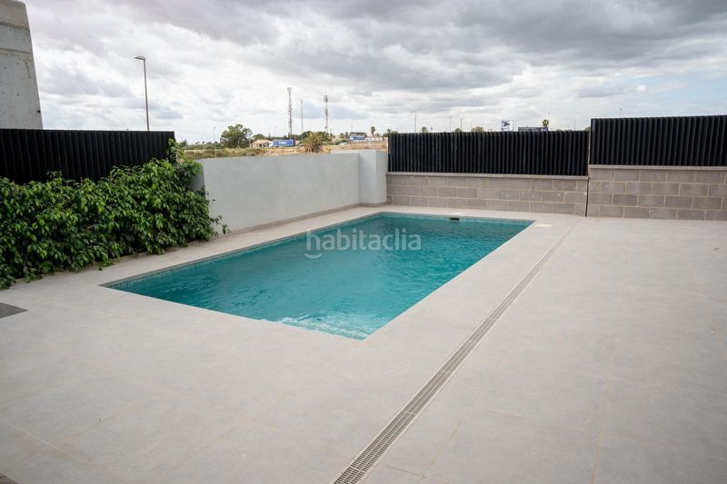 Foto 367bedbb-bacc-4022-8532-1e81fcc59065. Xalet amb aparcament piscina a Rojales