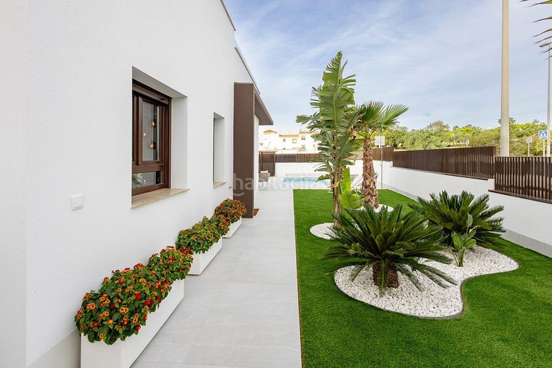 Foto 13480b4a-b3e7-4bd5-bcde-7319e134c61d. Maison jumelée avec parking piscine dans Desamparados - Hurchillo - Torremendo Orihuela