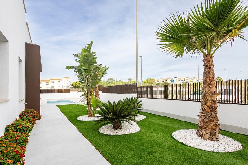 Foto 27debde8-6214-45fb-97e9-1f37db23496b. Maison jumelée avec parking piscine dans Desamparados - Hurchillo - Torremendo Orihuela