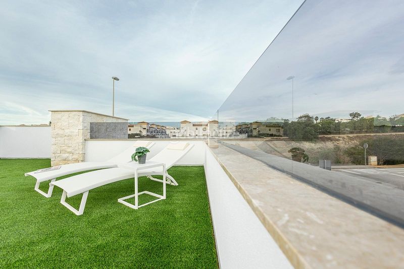 Foto 2e25cac0-2ba4-4854-a406-43d9d7b648b4. Maison jumelée avec parking piscine dans Desamparados - Hurchillo - Torremendo Orihuela