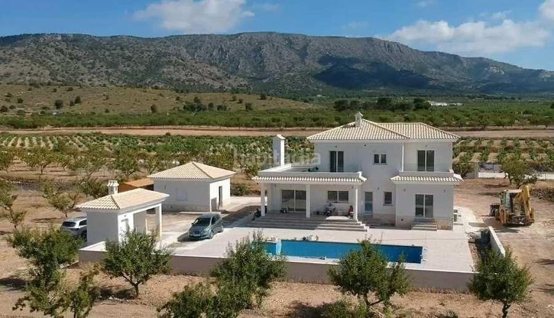 Foto faee65ce-2a90-4627-9e37-f1aad4e165f3. Xalet amb piscina a Pinoso