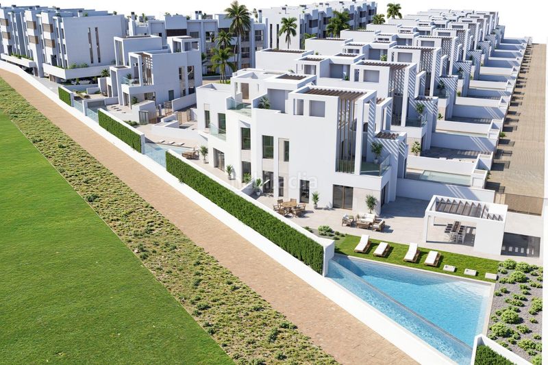 Foto 2aa936d8-55eb-45f8-8fea-3268348301ee. Casa aparellada amb aparcament piscina a Las Lomas de Rame-Bahía Bella Alcázares (Los)