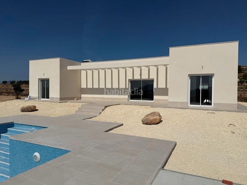 Foto bafe056a-cc1b-4bfa-af53-1e044bd13706. Xalet amb piscina a Pinoso