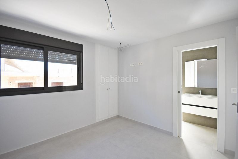 Foto 0417e6d3-a7e2-4fa9-ba09-8326ca9e6030. Casa pareada modernas villas adosadas con vistas al mar en puerto en Mazarrón