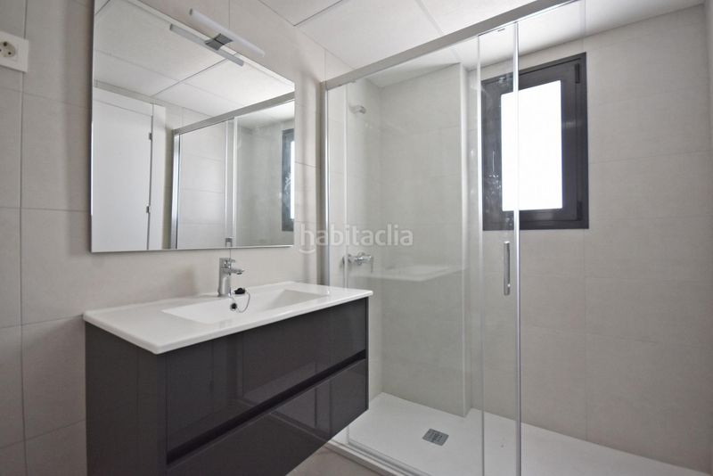 Foto 9782f50e-8ebe-4b3f-986f-e363bdb3d016. Casa pareada modernas villas adosadas con vistas al mar en puerto en Mazarrón