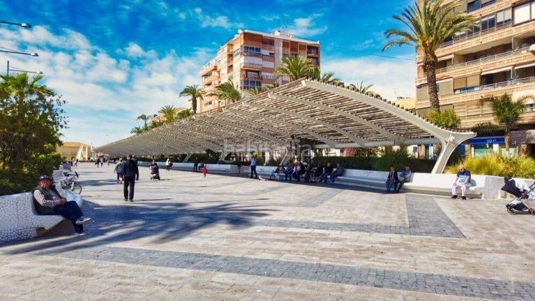 Foto 411515be-2ce9-4768-861e-1d34930952c3. Àtic amb aparcament piscina a Avenida Habaneras - Curva de Palangre Torrevieja