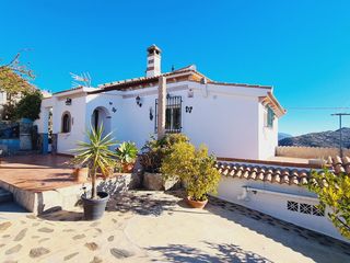 Bauernhof in Arenas. Villa impecable, dividida en 3 unidades separadas, perfecta para