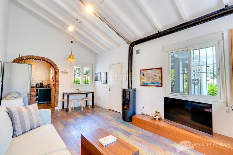 Foto 2cee7f05-c8b7-4c80-8256-476580dba890. Casa amb xemeneia a Cómpeta