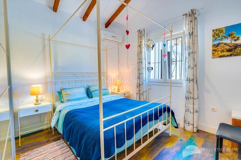 Foto 314c56dd-3c51-4215-bf46-2c2c573636ec. Casa amb xemeneia a Cómpeta