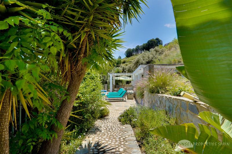 Foto 3a2f2d2c-6792-4f4b-ba30-6504487c57f0. Casa amb xemeneia a Cómpeta