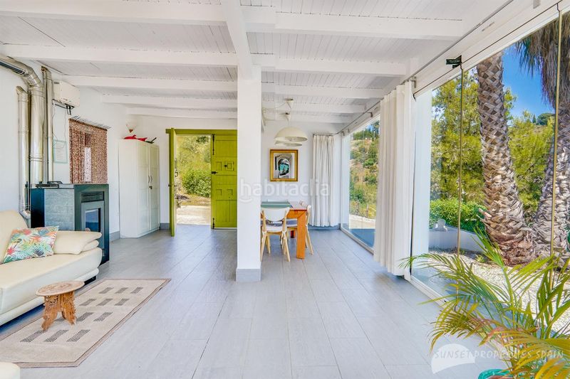 Foto 429c1e5e-bd0e-4c19-b3e1-868d68d0bcef. Casa amb xemeneia a Cómpeta