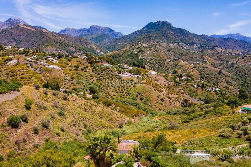 Foto 79be519e-f71b-4436-a240-c1dadc5d0a6d. Casa amb xemeneia a Cómpeta