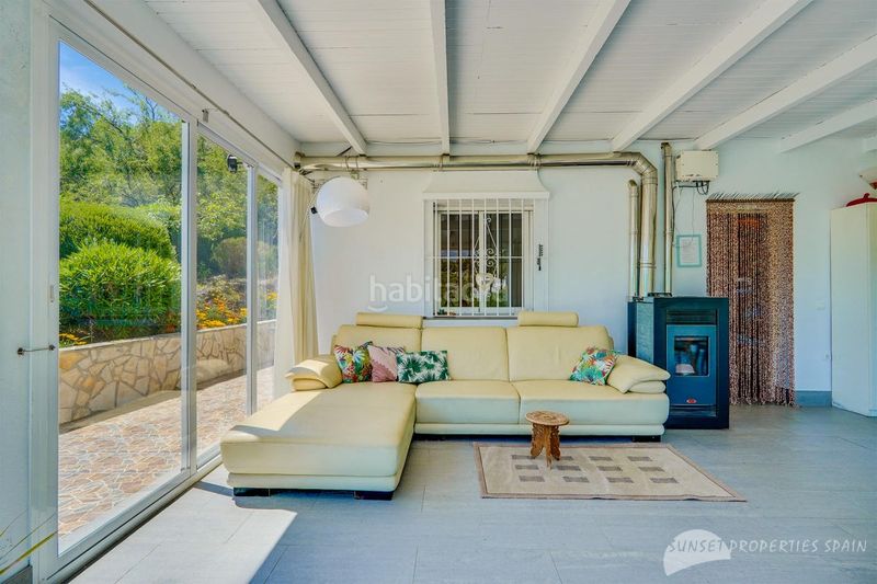 Foto 9f8442bd-70e2-4c38-81e8-170c67132a3e. Casa amb xemeneia a Cómpeta