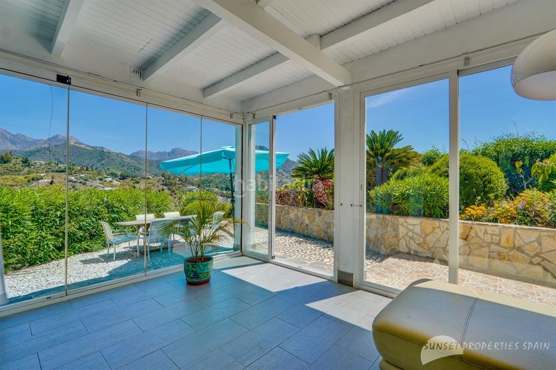 Foto f788579e-6e11-408e-aa1b-203d6676b7cf. Casa amb xemeneia a Cómpeta