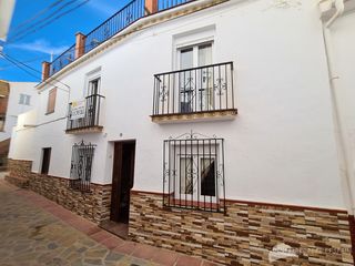Haus  Calle colmenar. Casa de pueblo con magnificas vistas al mar y espacio para ampli