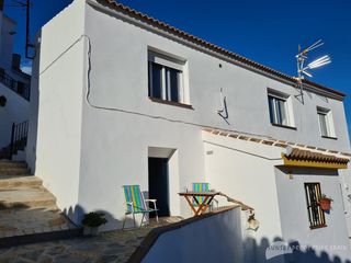 Casa pareada en Almáchar. Renovated village house - great opportunity!