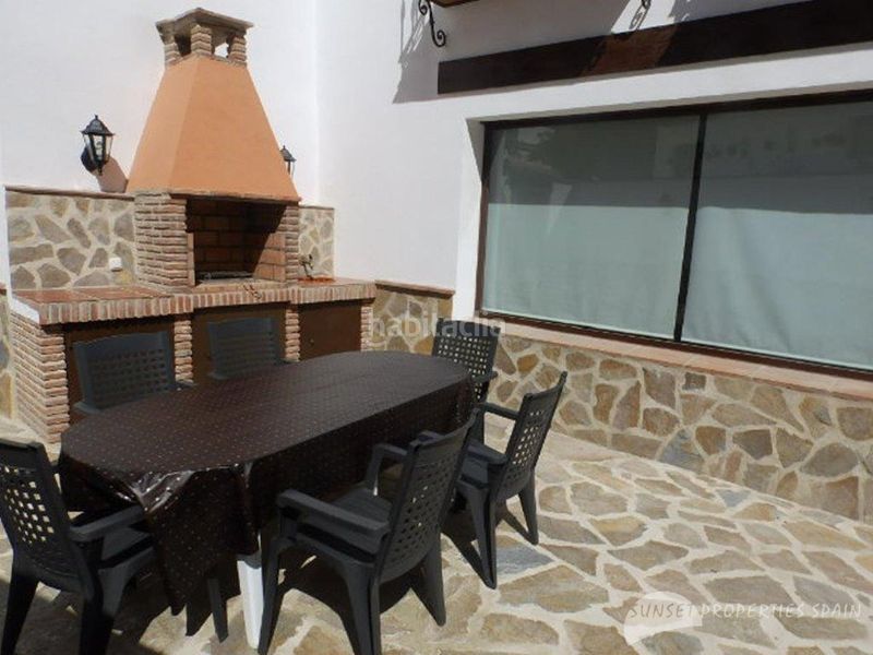 Foto 184d9c60-fd25-4bd9-b6f8-04448a25075b. Casa aparellada amb xemeneia a Salares