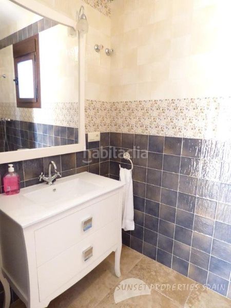 Foto 2a5d03f8-fa9a-4cf5-91d7-fee2663679dc. Casa aparellada amb xemeneia a Salares