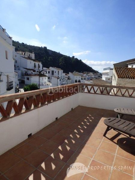 Foto 36c2d1b8-5702-4958-97d6-601e0b007168. Casa aparellada amb xemeneia a Salares