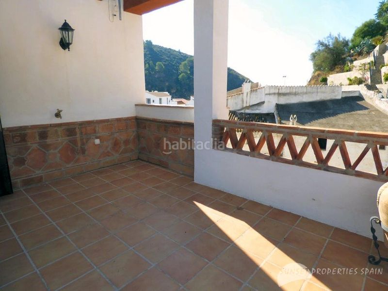 Foto 5f21f578-ee88-45a3-8a0f-2644b1d00748. Casa aparellada amb xemeneia a Salares