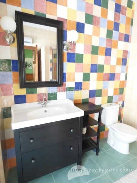 Foto 63a8b311-af60-4724-801b-fe7a045919c7. Casa aparellada amb xemeneia a Salares