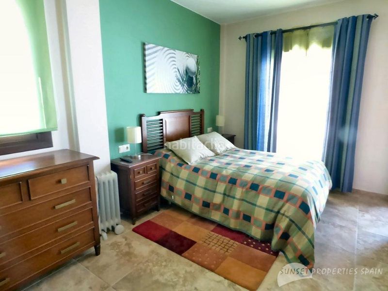 Foto 86b8c2c1-a0a8-417c-85be-266052d89d9b. Casa aparellada amb xemeneia a Salares