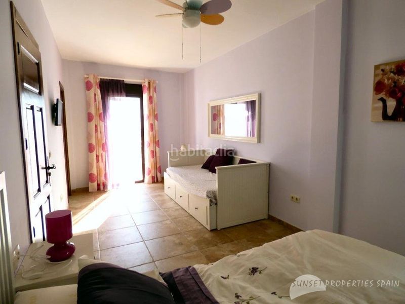 Foto 872055e1-aebe-4209-8d8f-d1c7560a5d3f. Casa aparellada amb xemeneia a Salares