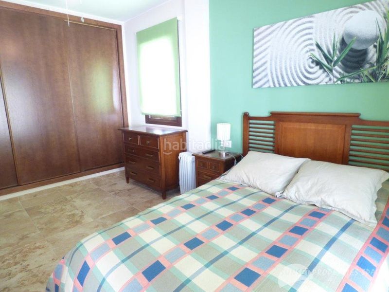 Foto b83f79c6-eb89-43ca-9070-c2c74c3d2453. Casa aparellada amb xemeneia a Salares