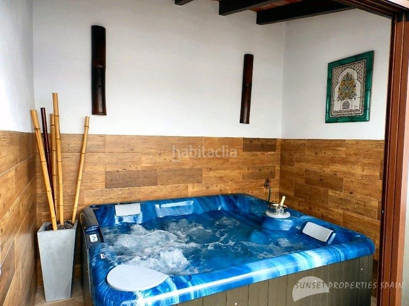 Foto dc02a1a7-ed0b-48c0-9e75-89c35e177665. Casa aparellada amb xemeneia a Salares