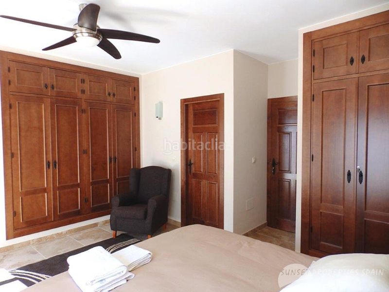 Foto e879ded9-55ae-46ba-8cfb-f312495a1e0b. Casa aparellada amb xemeneia a Salares
