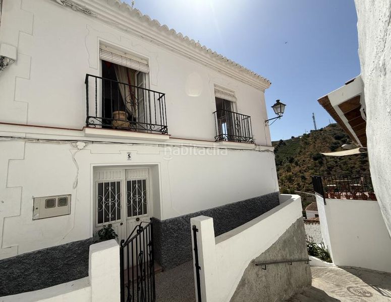 Foto 64f10b8c-3ea7-4021-85d1-f4281a17a463. Casa aparellada amb piscina a Almáchar